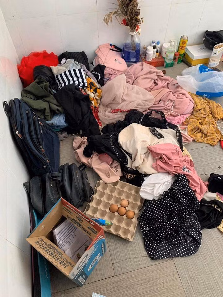 Hết hồn trước căn phòng bừa bộn của hotgirl xinh đẹp được nhiều người theo đuổi