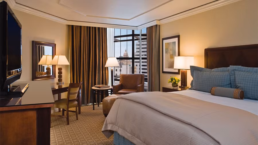 ausctr-omni-austin-hotel-downtown-king-1