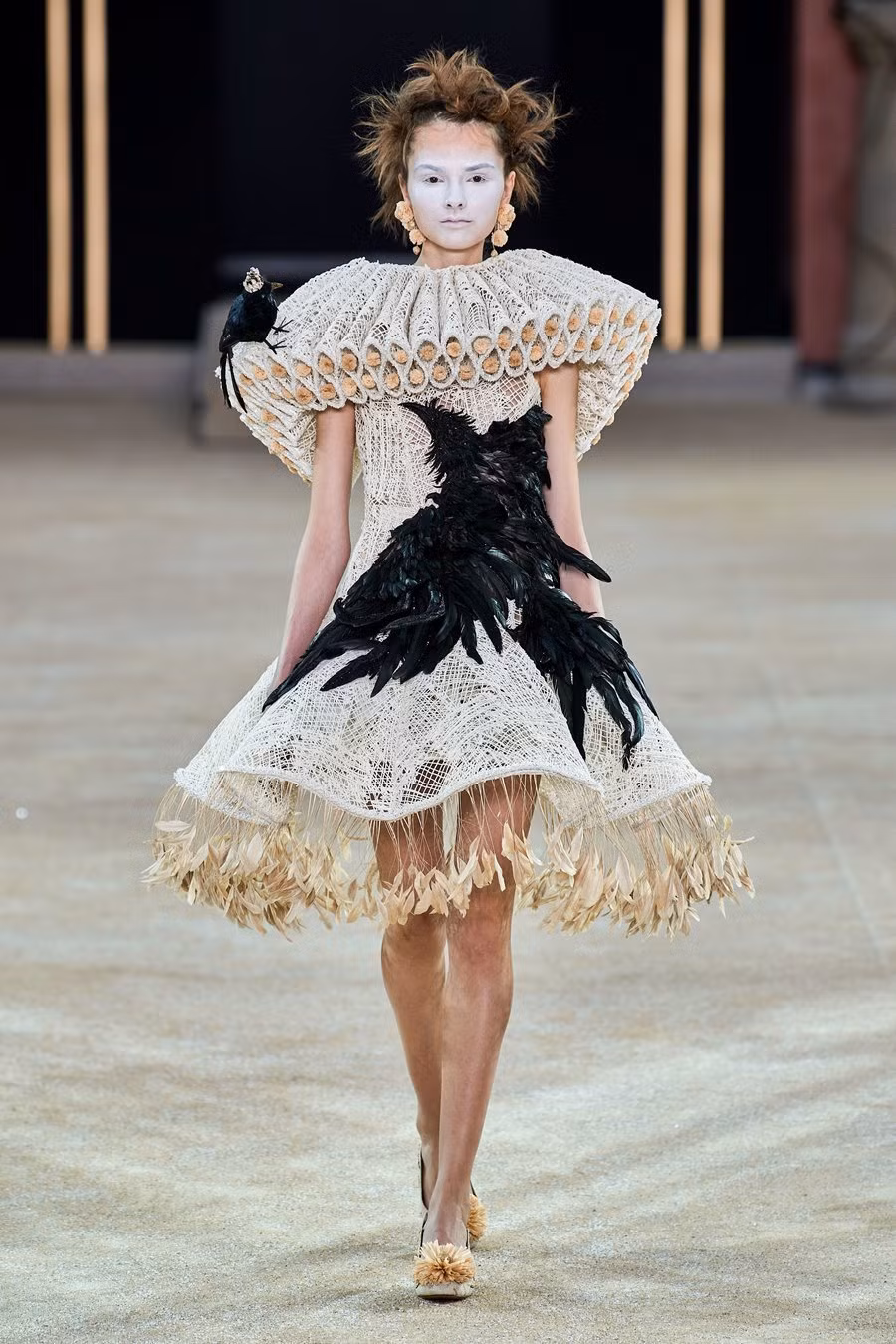 Cận cảnh chiếc váy hình quan tài truyền thông điệp cái chết ảnh 2 Váy hình quan tài truyền thông điệp cái chết của nhà thiết kế Trung Quốc