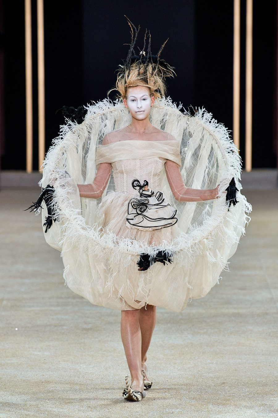 Cận cảnh chiếc váy hình quan tài truyền thông điệp cái chết ảnh 5 Váy hình quan tài truyền thông điệp cái chết của nhà thiết kế Trung Quốc