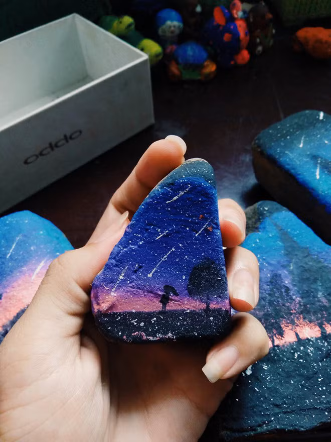 Cô em gái trốn tiệt trong phòng không cho ai vào, chị gái quyết định xông vào và phát hiện ra một thế giới tuyệt tác đầy bất ngờ-5