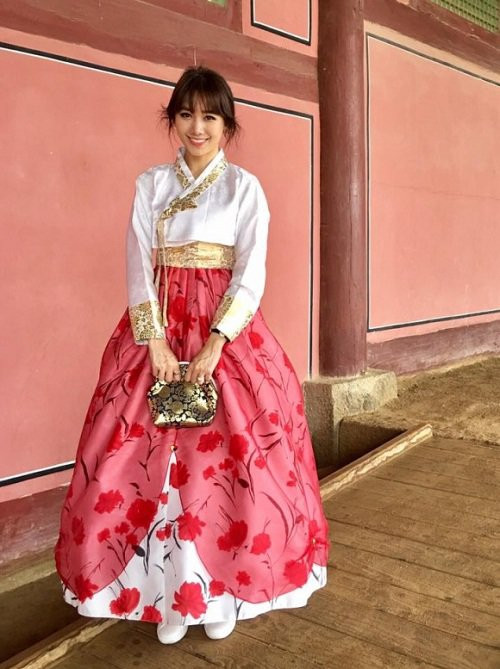 Nhan sắc không tuổi Hari Won đã không còn đánh lừa được thời gian ảnh 6 noi danh voi nhan sac khong tuoi nhung hari won cung de lo "dau hieu tuoi tac" nhu ai - 7