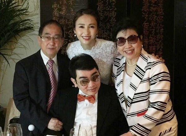 Đại mỹ nhân “nhận gạch đá” khi cưới tỷ phú tật nguyền, cuộc sống 10 năm sau mới bất ngờ ảnh 3 dai my nhan “nhan gach” vi cuoi ty phu “quai vat”, 10 nam sau nhin lai ai cung nghen ngao - 4