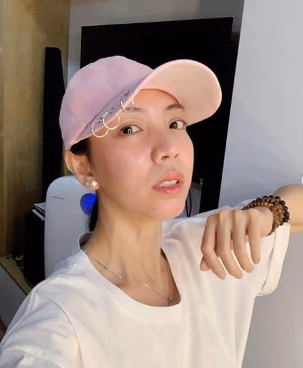 hoa hau hai thu trang lo guong mat cang phong, cung do, thieu tu nhien? - 1