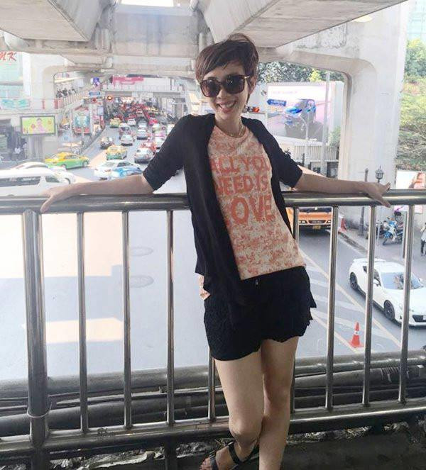 hoa hau hai thu trang lo guong mat cang phong, cung do, thieu tu nhien? - 9