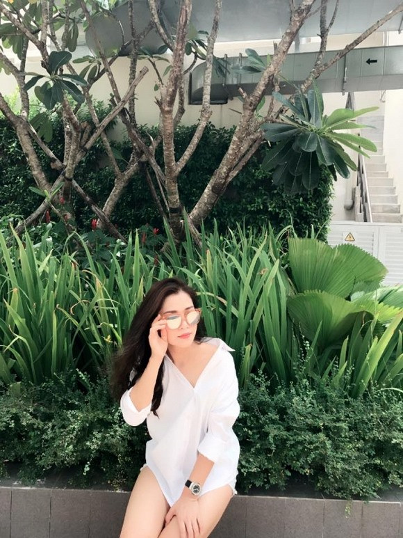 Cận cảnh nhan sắc xinh đẹp không tuổi của chị gái Chi Pu ảnh 3 Không thể phủ nhận, dù đã gần 40 tuổi, nhan sắc chị gái Chi Pu vẫn rất đáng ngưỡng mộ.