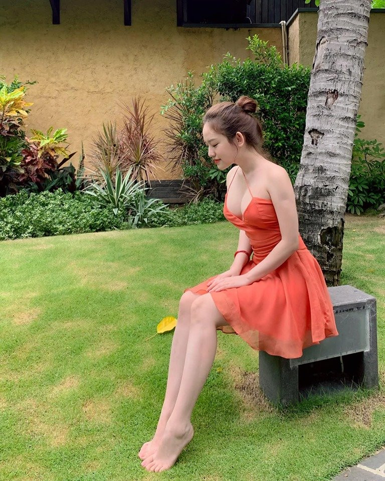 Thúy Vi hớp hồn với vòng 1, Hạnh Sino khoe đường cong nghẹt thở ảnh 3 Khoe hình ảnh xinh đẹp, Midu chia sẻ nỗi niềm thầm kín cố giấu nhẹm trong tim-3