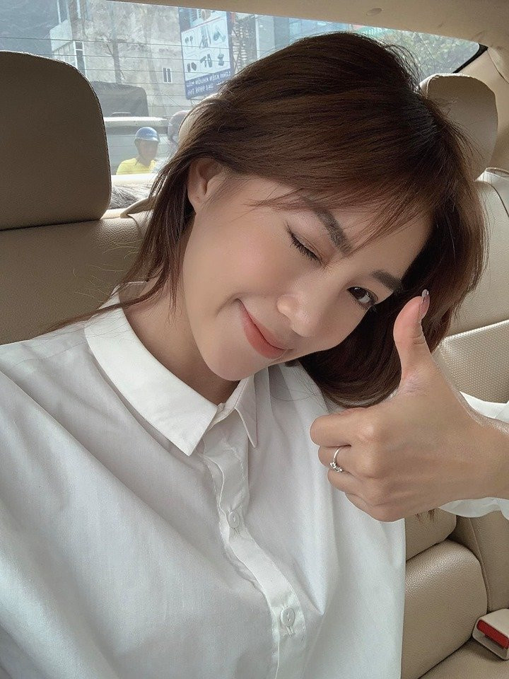 Thúy Vi hớp hồn với vòng 1, Hạnh Sino khoe đường cong nghẹt thở ảnh 7 Khoe hình ảnh xinh đẹp, Midu chia sẻ nỗi niềm thầm kín cố giấu nhẹm trong tim-7