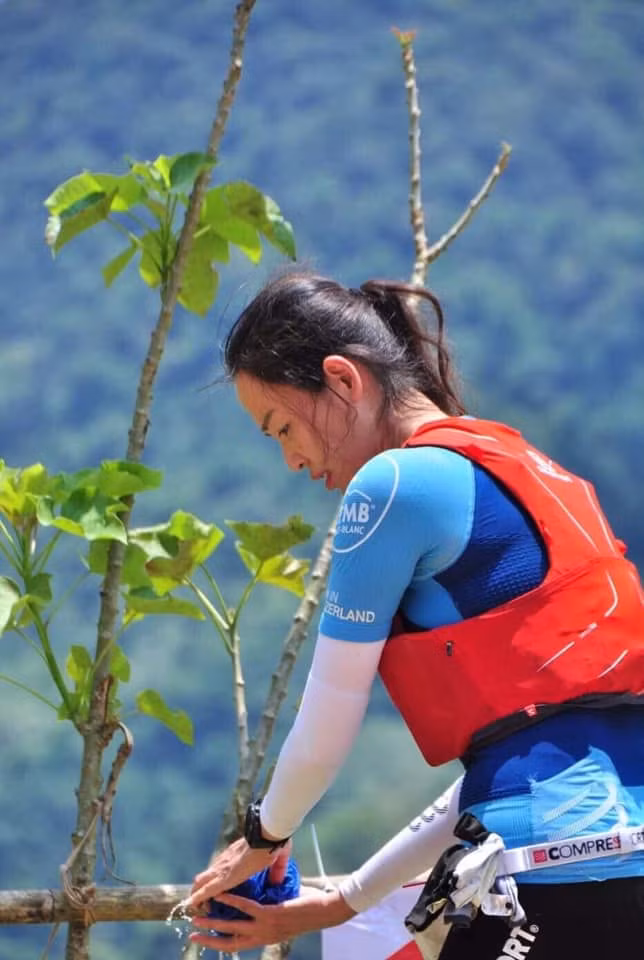 Cuộc sống của Hoa hậu Việt Nam từng bị chính em họ tố "giật chồng" chưa cưới giờ ra sao ảnh 12