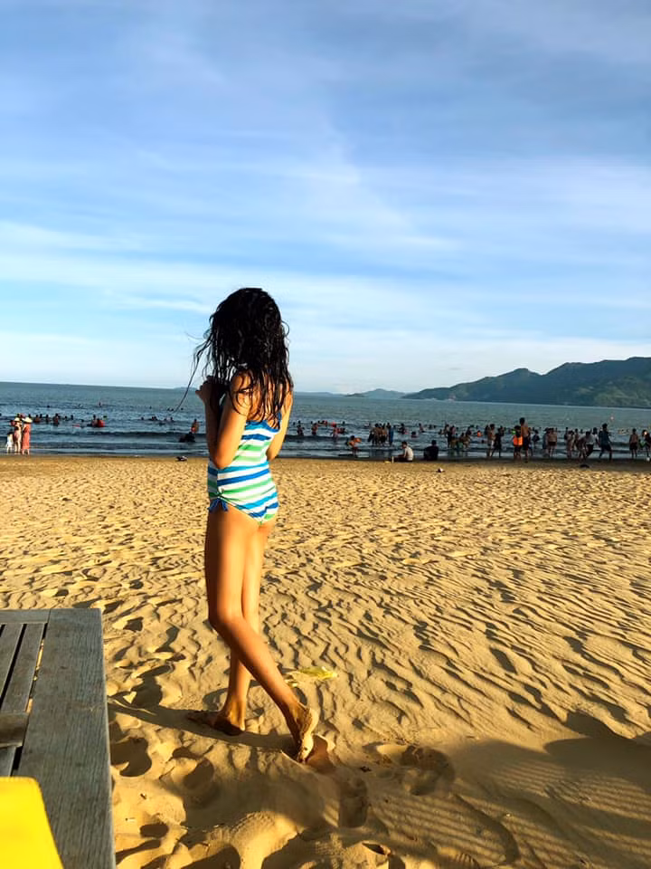 Cuộc sống của Hoa hậu Việt Nam từng bị chính em họ tố "giật chồng" chưa cưới giờ ra sao ảnh 6