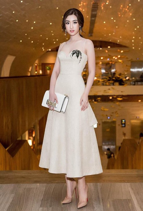 Từ “Hoa hậu giản dị nhất”, Đỗ Mỹ Linh từng bước trở thành “yêu nữ hàng hiệu“ ảnh 14 Từ “Hoa hậu giản dị nhất”, Đỗ Mỹ Linh từng bước trở thành “yêu nữ hàng hiệu“ ảnh 14