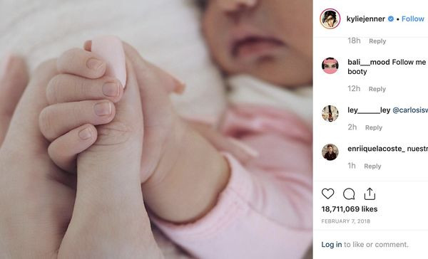 Kylie Jenner - hot girl tiền tỷ chiếm hết chỗ của Cristiano Ronaldo, Neymar, Messi trong 10 bức ảnh được like nhiều nhất Instagram ảnh 9 10 bức ảnh được like nhiều nhất Instagram nửa đầu năm 2019: Vắng mặt Ronaldo, vị trí đầu tiên gây bất ngờ! ảnh 8