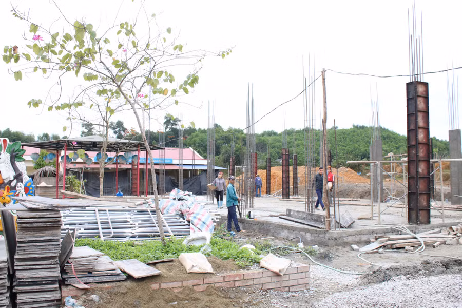 Các công trình giáo dục được đầu tư xây dựng mới cũng làm thay đổi diện mạo hạ tầng văn hóa - xã hội của các địa phương.