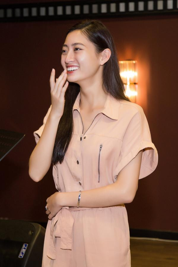 Rộ tin đồn hoa hậu Lương Thùy Linh làm lại răng sau 1 tháng đăng quang Miss World Vietnam-3