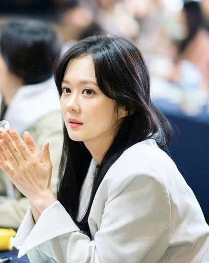 Ngỡ ngàng nhan sắc như thiếu nữ ở tuổi U40 của Jang Nara ảnh 4