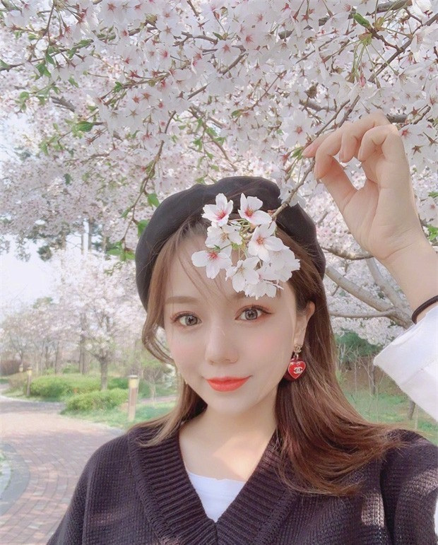 Tự tin khoe ảnh mặt mộc, hot girl gần 6 triệu follow khiến dân mạng khóc thét: Làm ơn đừng dọa ma tôi nữa - Ảnh 8. Tự tin khoe ảnh mặt mộc, hot girl gần 6 triệu follow khiến dân mạng khóc thét: Làm ơn đừng dọa ma tôi nữa - Ảnh 8.