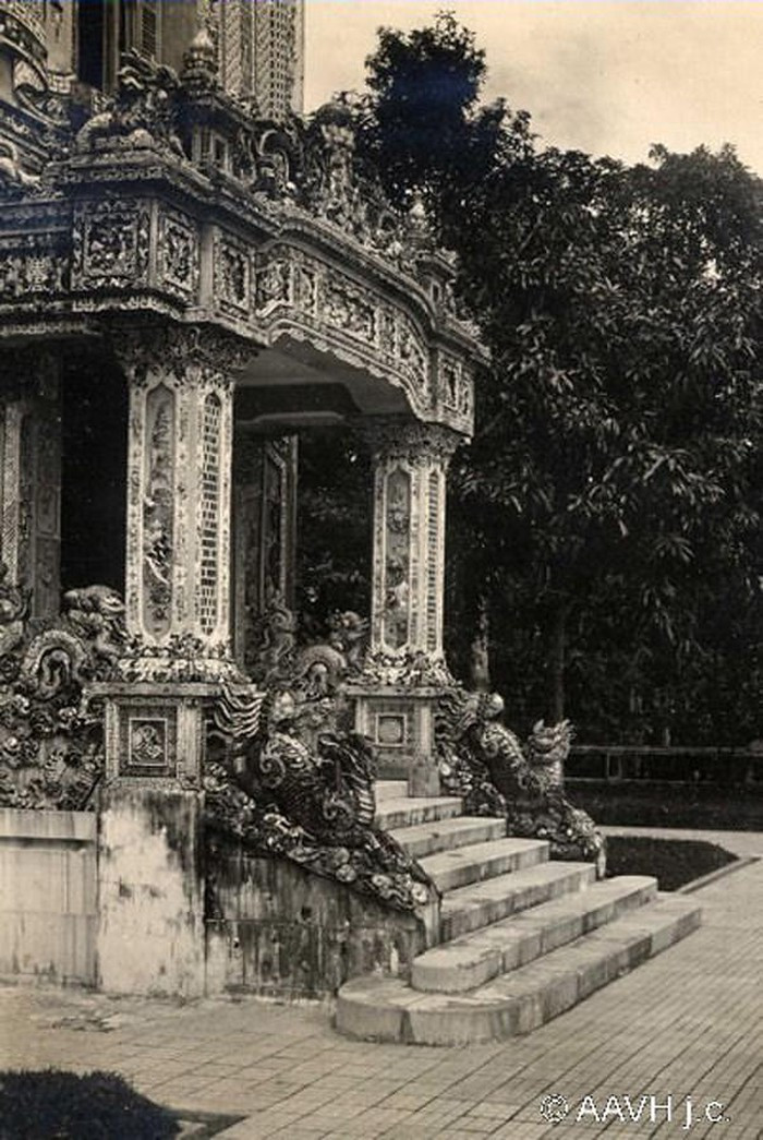Ảnh hiếm về cung điện khủng của vua Khải Định ảnh 2 Ảnh hiếm về cung điện khủng của vua Khải Định ảnh 2