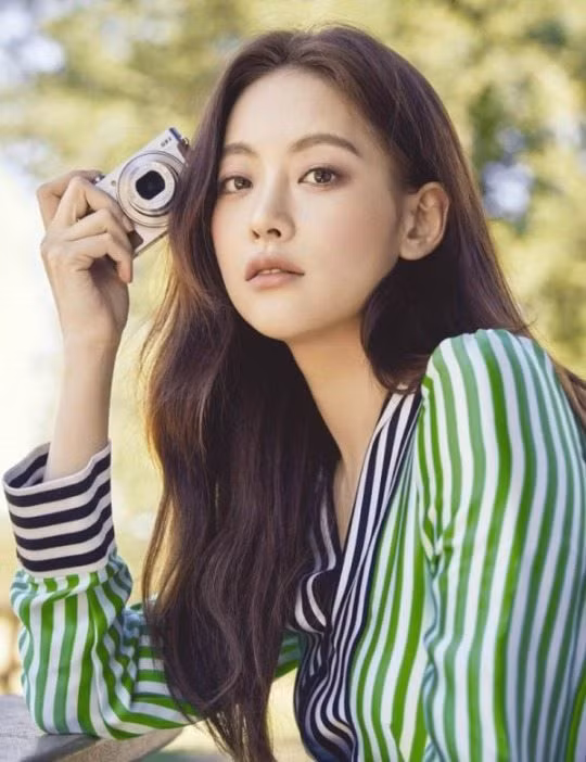 Bị dọa tung ảnh ở cùng 