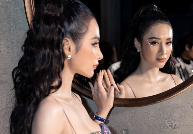 Angela Phương Trinh diện váy khoe lưng trần.