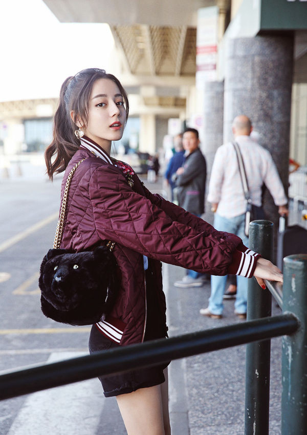 Đi du lịch, Địch Lệ Nhiệt Ba xinh hết nấc với loạt váy cực đáng yêu ảnh 7 Đi du lịch thôi mà Địch Lệ Nhiệt Ba xinh hết nấc với loạt váy vóc mơ màng, đáng yêu-7