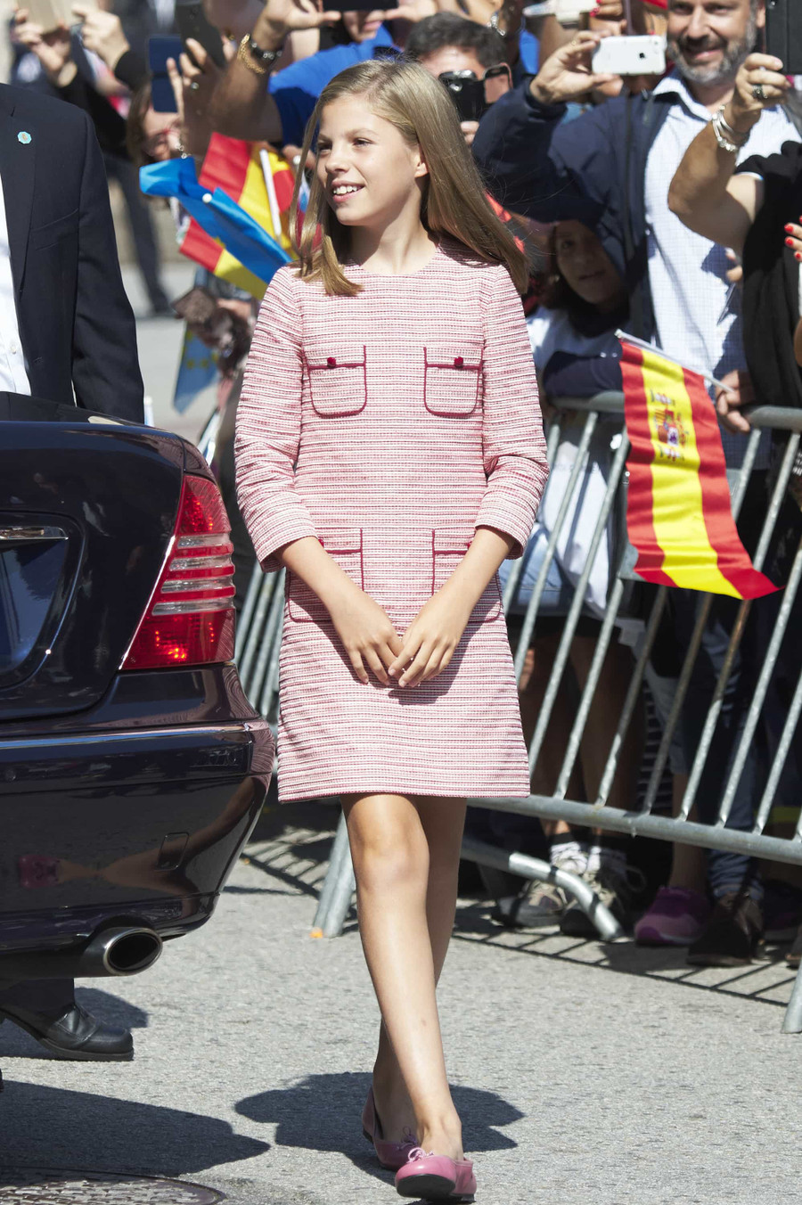 Nhan sắc tuyệt phẩm đúng chuẩn “lá ngọc cành vàng" của hai công chúa nhỏ Hoàng gia Tây Ban Nha ảnh 10