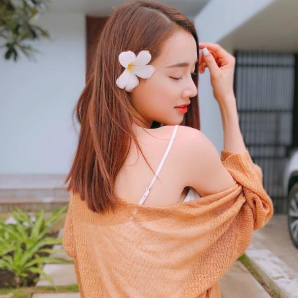 Nhã Phương lại thả thính với loạt ảnh trong veo xinh đẹp như tiên nữ ảnh 2 Nhã Phương lại thả thính với loạt ảnh trong veo xinh đẹp như tiên nữ ảnh 3