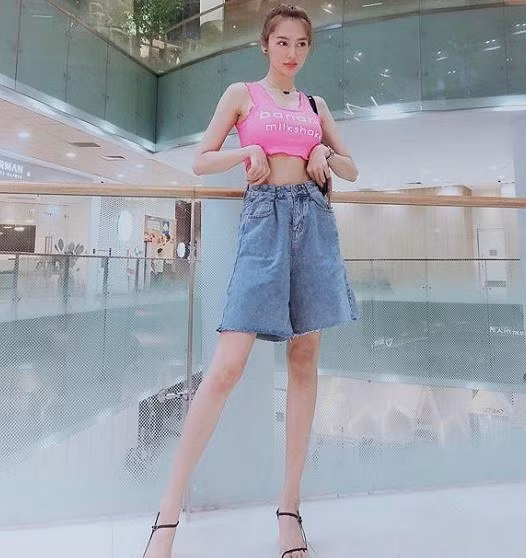 Linh Chi gây bất ngờ với thân hình trơ xương đáng báo động-9