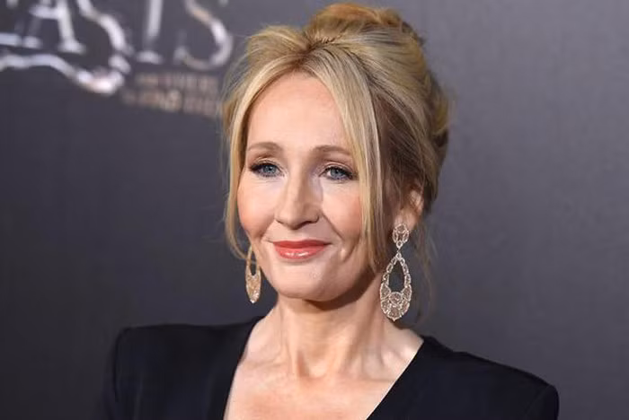 Tuổi trẻ bế tắc, ly hôn, nghèo, thất nghiệp của tác giả Harry Potter ảnh 5 Tuổi trẻ bế tắc, ly hôn, nghèo, thất nghiệp của tác giả Harry Potter ảnh 5