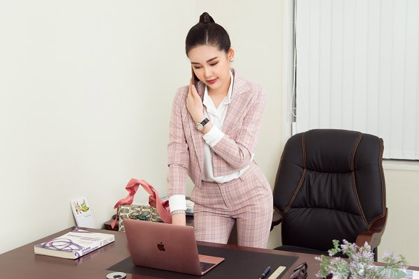 Tuyệt chiêu kiềm chế cơn nghiện mua sắm của “yêu nữ hàng hiệu” Lê Âu Ngân Anh ảnh 3 Empty