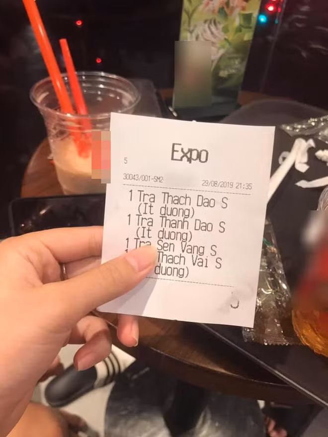 Lên mạng than phiền nhân viên chuỗi cà phê nổi tiếng coi thường khách hàng, cô gái trẻ bất ngờ bị chỉ trích ngược vì một chi tiết - Ảnh 3.