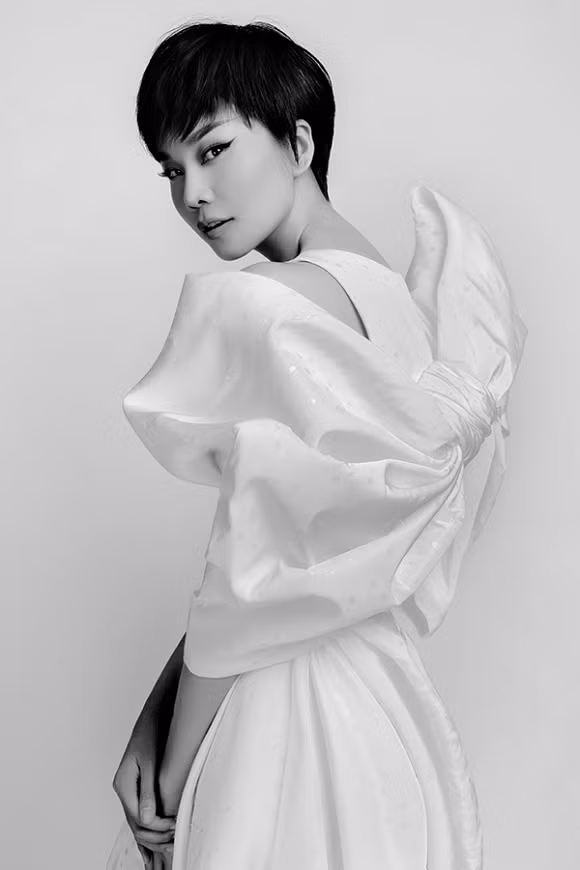 Siêu mẫu ,Thanh Hằng, NTK Công Trí, sao Việt