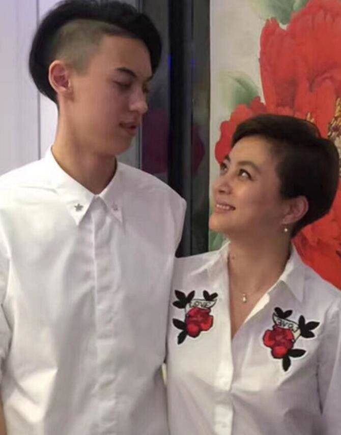 Cuộc hôn nhân trái ngược của hai mỹ nhân đẹp nhất Tây Du Ký ảnh 4 2 my nhan dep nhat tay du ky va hon nhan trai nguoc, cac con luon tu hao ve me - 5