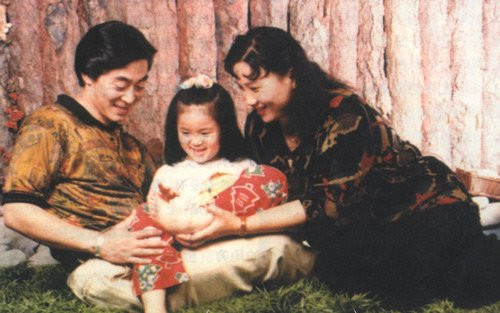 Cuộc hôn nhân trái ngược của hai mỹ nhân đẹp nhất Tây Du Ký ảnh 7 2 my nhan dep nhat tay du ky va hon nhan trai nguoc, cac con luon tu hao ve me - 8