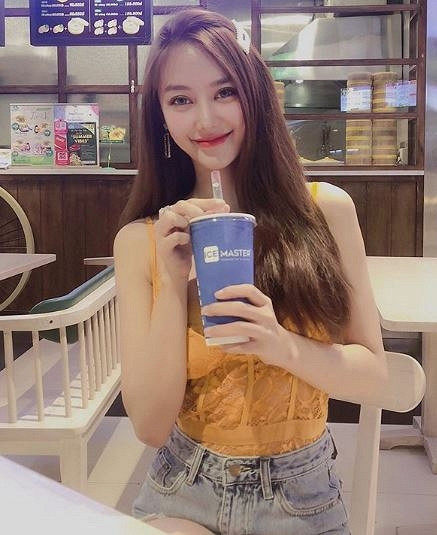 Choáng với thân hình "trơ xương" đáng báo động của người mẫu Linh Chi ảnh 10 Linh Chi gây bất ngờ với thân hình trơ xương đáng báo động-11