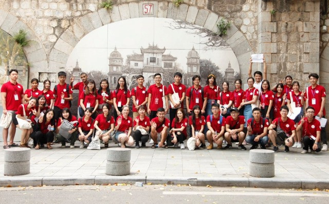 Hà Nội là điểm đến yêu thích của nhiều bạn trẻ quốc tế. Hà Nội là điểm đến yêu thích của nhiều bạn trẻ quốc tế.