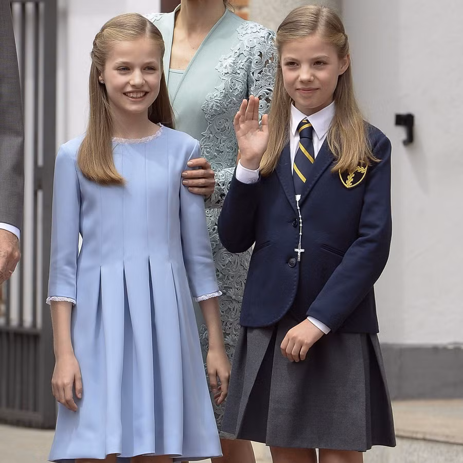 Nhan sắc tuyệt phẩm đúng chuẩn “lá ngọc cành vàng" của hai công chúa nhỏ Hoàng gia Tây Ban Nha ảnh 5