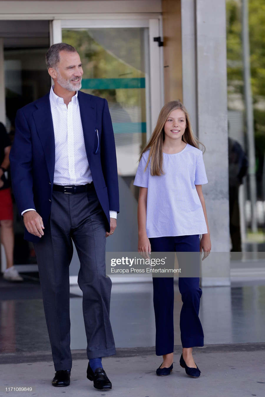 Nhan sắc tuyệt phẩm đúng chuẩn “lá ngọc cành vàng" của hai công chúa nhỏ Hoàng gia Tây Ban Nha ảnh 16