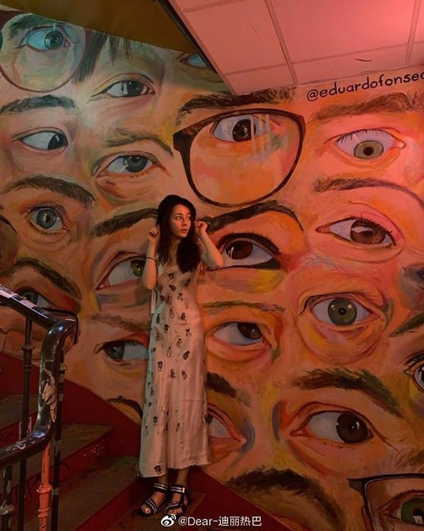 Đi du lịch, Địch Lệ Nhiệt Ba xinh hết nấc với loạt váy cực đáng yêu ảnh 3 Đi du lịch thôi mà Địch Lệ Nhiệt Ba xinh hết nấc với loạt váy vóc mơ màng, đáng yêu-3