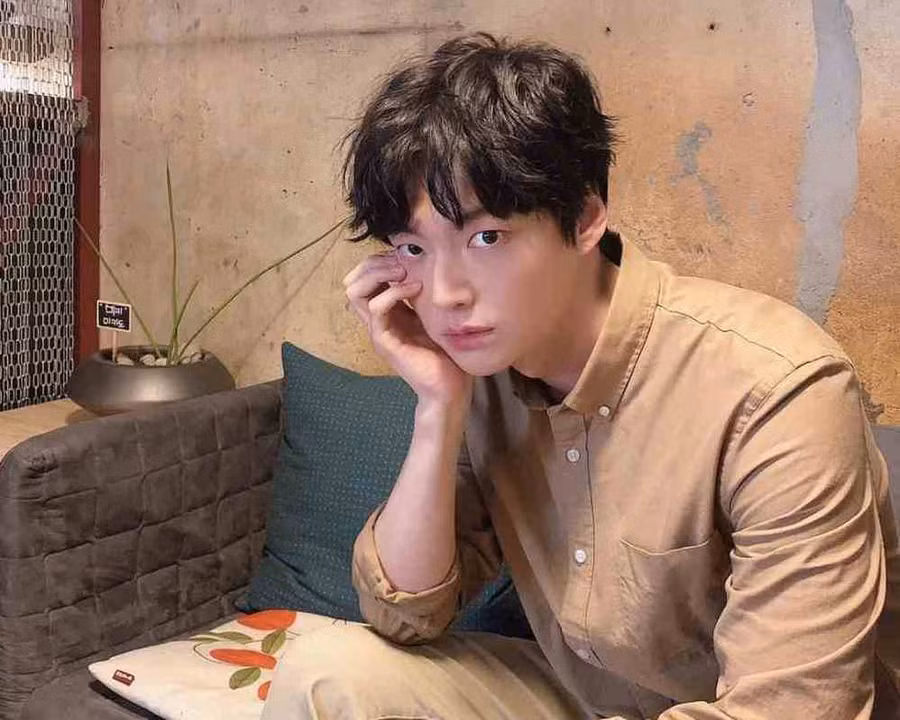 Bị dọa tung ảnh ở cùng 