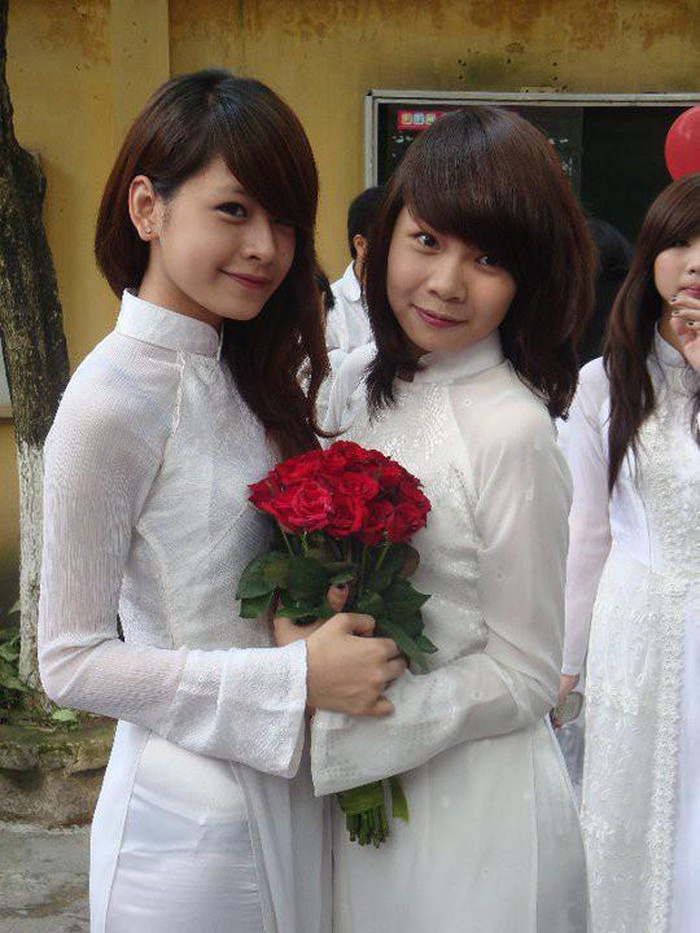 Hé lộ hình ảnh Sơn Tùng cá tính, Kỳ Duyên diện đồ đơn giản thời đi học ảnh 6 Hé lộ hình ảnh Sơn Tùng cá tính, Kỳ Duyên diện đồ đơn giản thời đi học ảnh 6