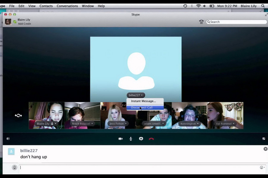 Mạng Internet trong Unfriended (2014): Thứ quan trong trọng nhất trong xã hội hiện đại trở thành “món đồ bị ám” trong Unfriended (2014). Mọi tài khoản trên mạng xã hội của Laura Barns (Heather Sossaman) vẫn sáng đèn, dù cô đã tự sát vì bị bạn bè trêu chọc. Lần lượt từng người tán gẫu với nhóm tài khoản ấy đều mất mạng đầy bí ẩn. Kẻ từ đó, mỗi tiếng báo tin nhắn quen thuộc từ Facebook hay Skype đều trở thành nỗi kinh hoàng không ngờ tới. Mạng Internet trong Unfriended (2014): Thứ quan trong trọng nhất trong xã hội hiện đại trở thành “món đồ bị ám” trong Unfriended (2014). Mọi tài khoản trên mạng xã hội của Laura Barns (Heather Sossaman) vẫn sáng đèn, dù cô đã tự sát vì bị bạn bè trêu chọc. Lần lượt từng người tán gẫu với nhóm tài khoản ấy đều mất mạng đầy bí ẩn. Kẻ từ đó, mỗi tiếng báo tin nhắn quen thuộc từ Facebook hay Skype đều trở thành nỗi kinh hoàng không ngờ tới.