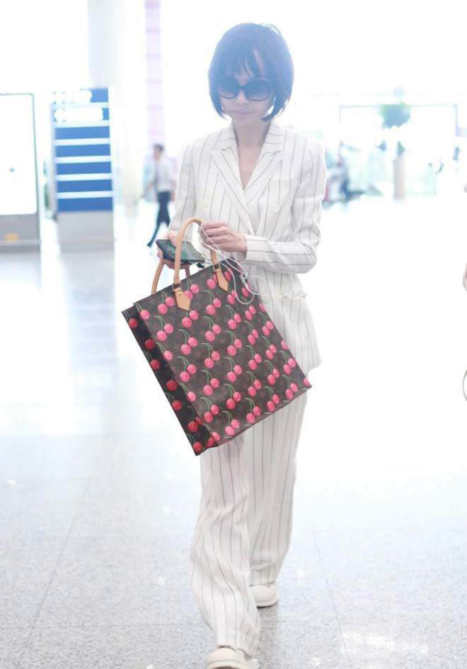 “Bộ xương di động” Trung Quốc bất ngờ tái xuất với thân hình gây choáng ảnh 1 "bo xuong di dong" trung quoc nam nao bat ngo tai xuat voi than hinh gay choang - 1