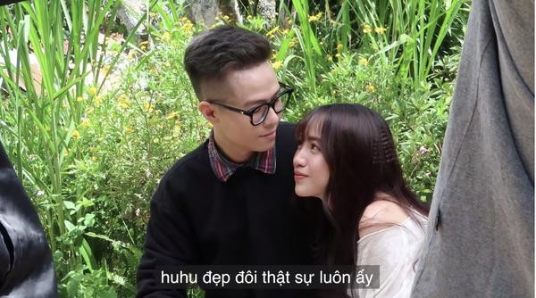 Vlog chụp ảnh cưới của con gái Minh Nhựa gây sốt, dân mạng trầm trồ trước nhan sắc của cả nhà ảnh 1 Hai nhân vật chính thường xuyên có những khoảnh khắc tình tứ khiến người khác phải ganh tỵ.