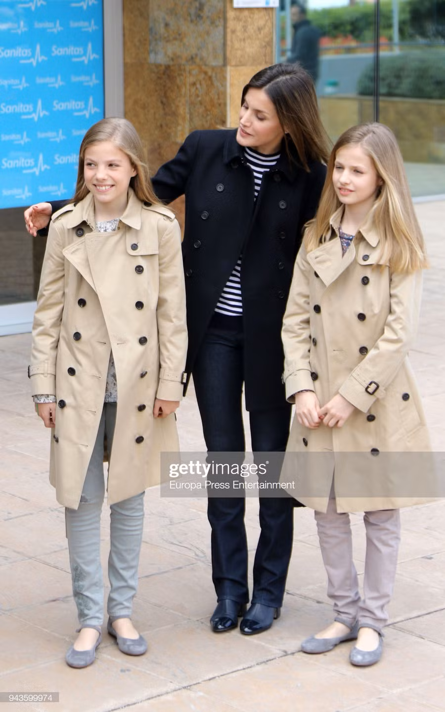 Nhan sắc tuyệt phẩm đúng chuẩn “lá ngọc cành vàng" của hai công chúa nhỏ Hoàng gia Tây Ban Nha ảnh 22