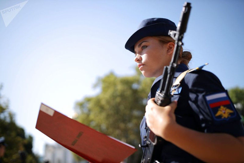 Ngắm các nữ học viên phi công xinh đẹp của quân đội Nga ảnh 4