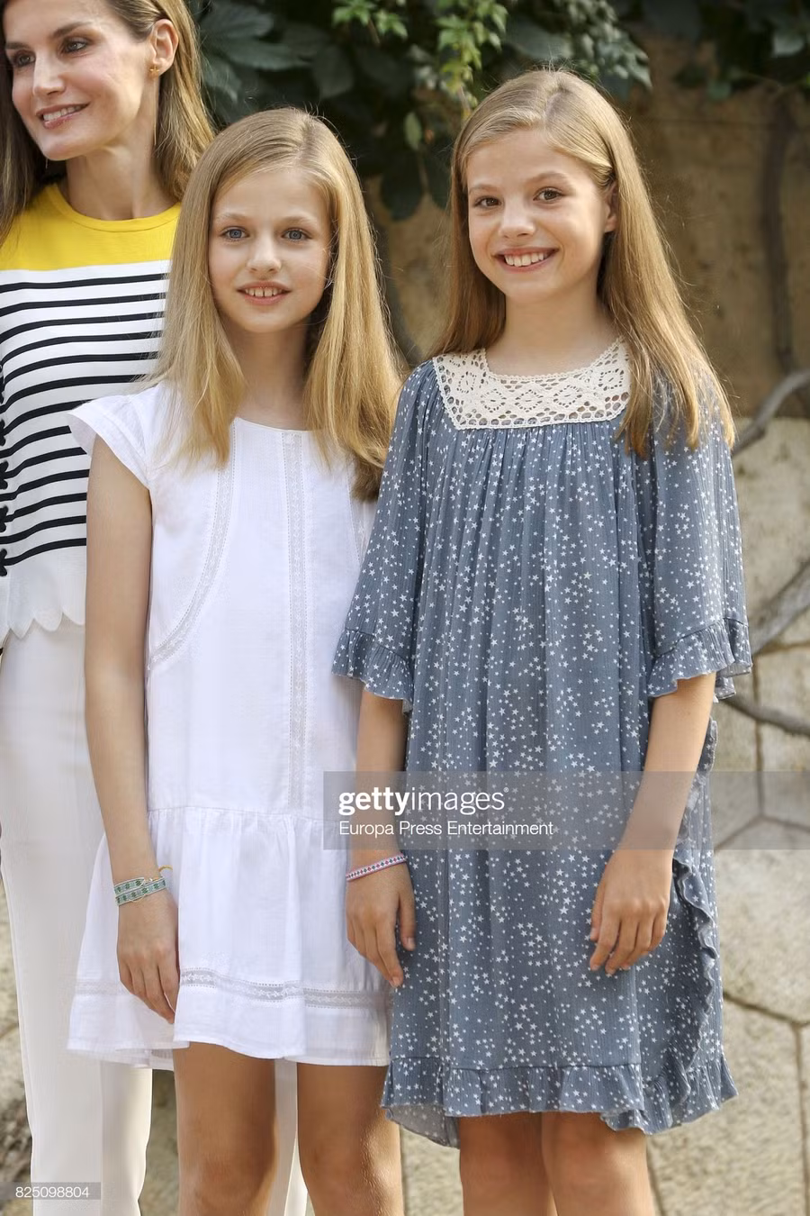 Nhan sắc tuyệt phẩm đúng chuẩn “lá ngọc cành vàng" của hai công chúa nhỏ Hoàng gia Tây Ban Nha ảnh 20