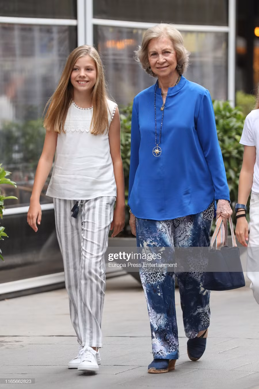 Nhan sắc tuyệt phẩm đúng chuẩn “lá ngọc cành vàng" của hai công chúa nhỏ Hoàng gia Tây Ban Nha ảnh 13