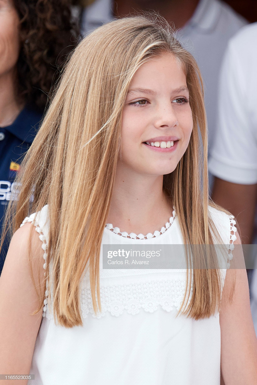 Nhan sắc tuyệt phẩm đúng chuẩn “lá ngọc cành vàng" của hai công chúa nhỏ Hoàng gia Tây Ban Nha ảnh 3