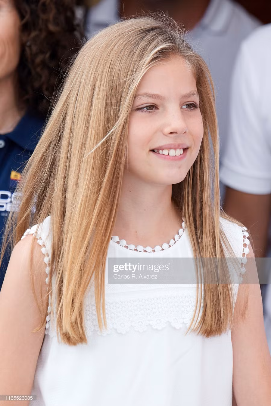 Nhan sắc tuyệt phẩm đúng chuẩn “lá ngọc cành vàng" của hai công chúa nhỏ Hoàng gia Tây Ban Nha ảnh 3