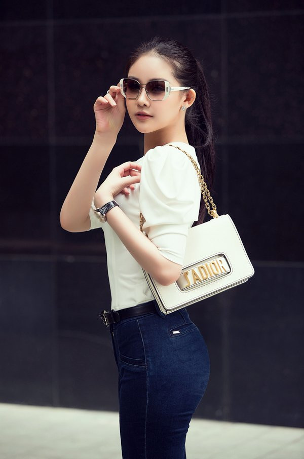 Tuyệt chiêu kiềm chế cơn nghiện mua sắm của “yêu nữ hàng hiệu” Lê Âu Ngân Anh ảnh 6 Empty